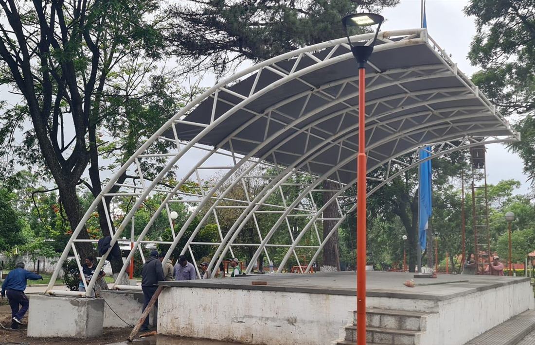 Montaje de una estructura metálica de cubierta